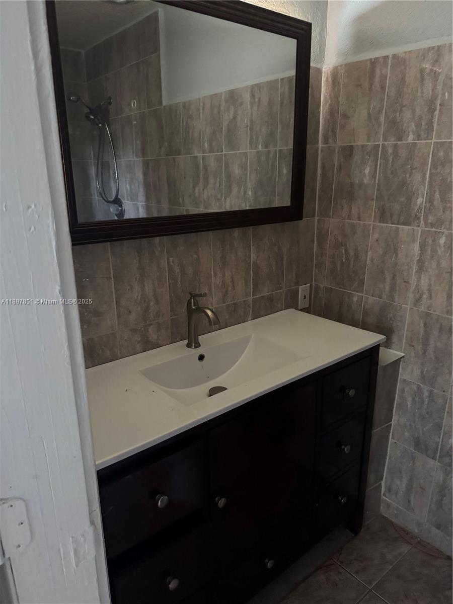 LAUDERDALE LAKES NORTHGAT - Residential Lease