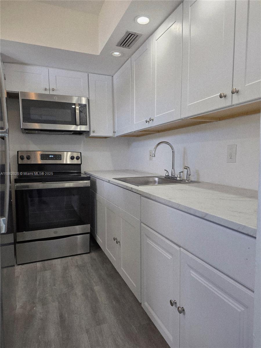 BISC LAKE GARDENS CONDO N - Residential Lease