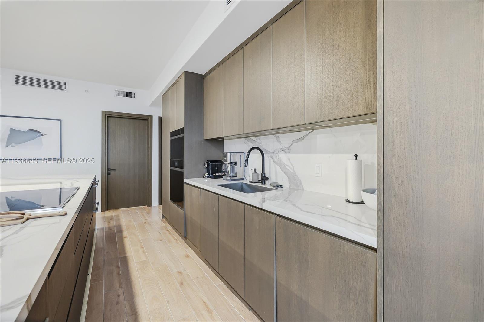 THE ELSER CONDO - Residential