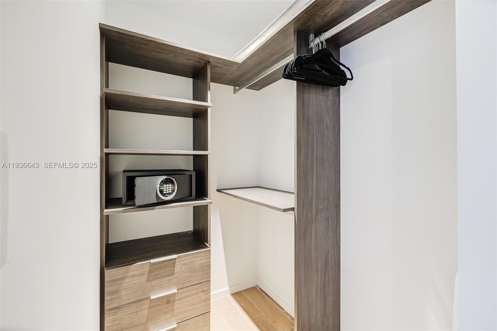 THE ELSER CONDO - Residential