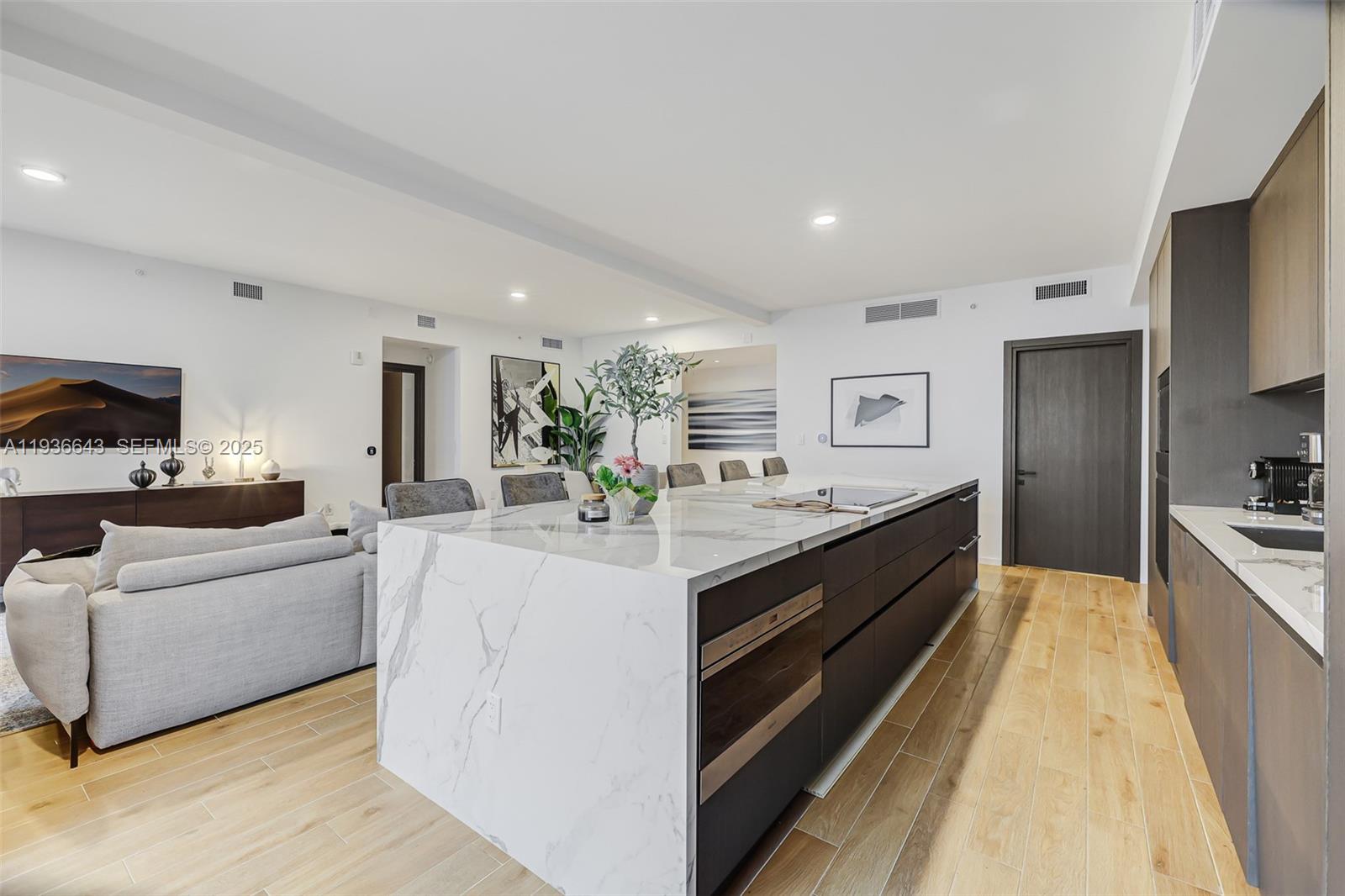 THE ELSER CONDO - Residential