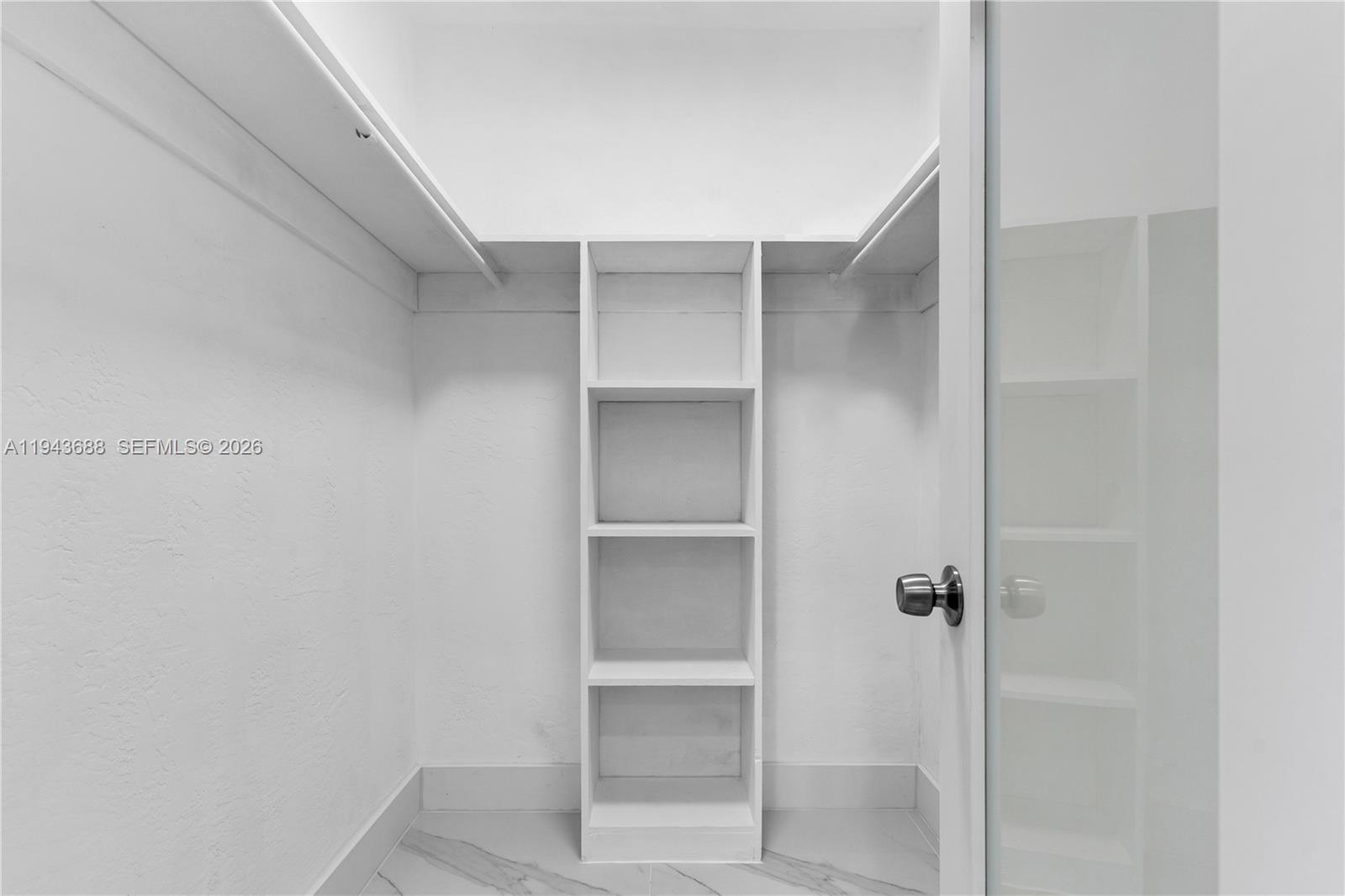 ROCK LAKE - Residential