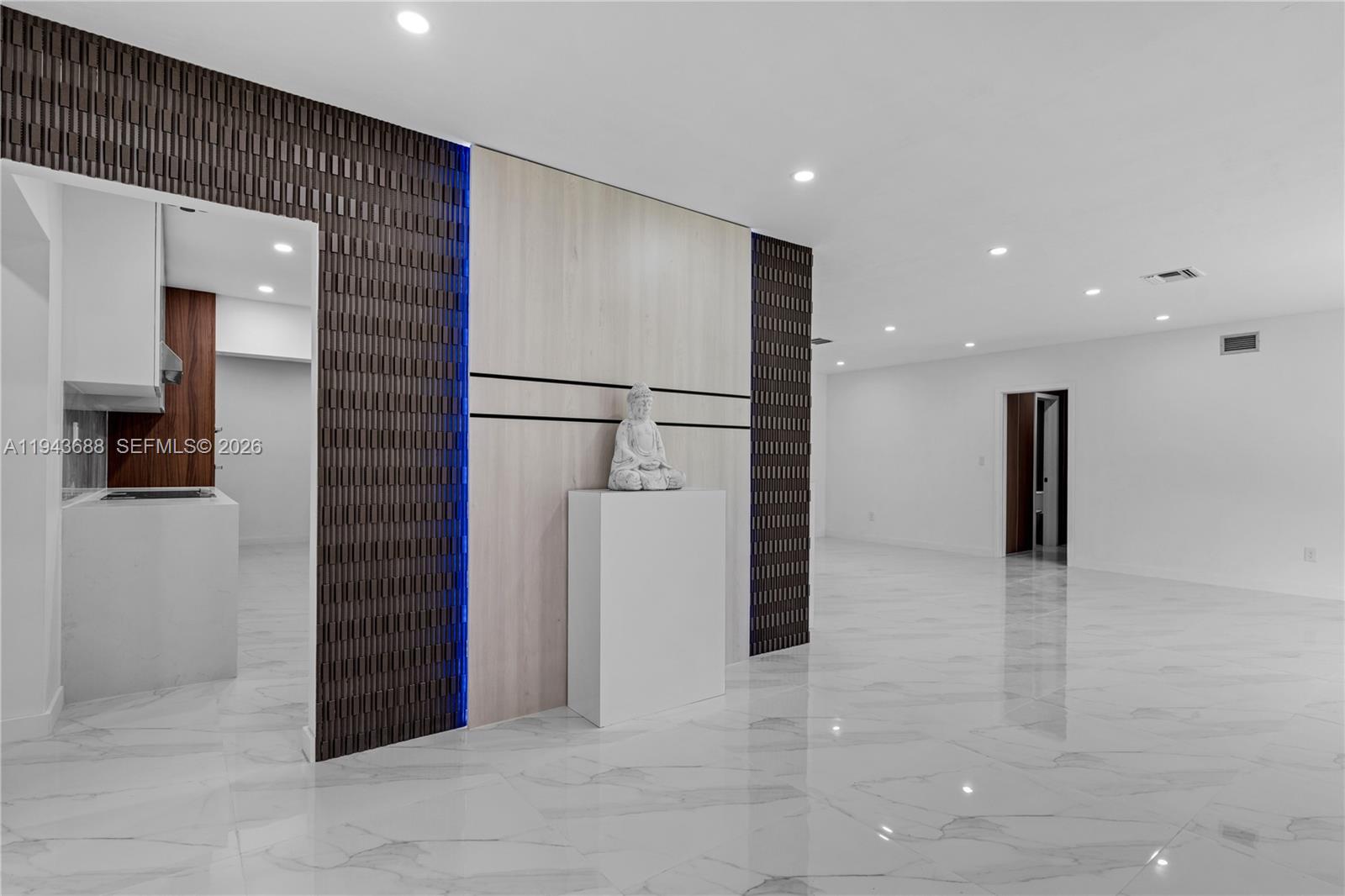 ROCK LAKE - Residential