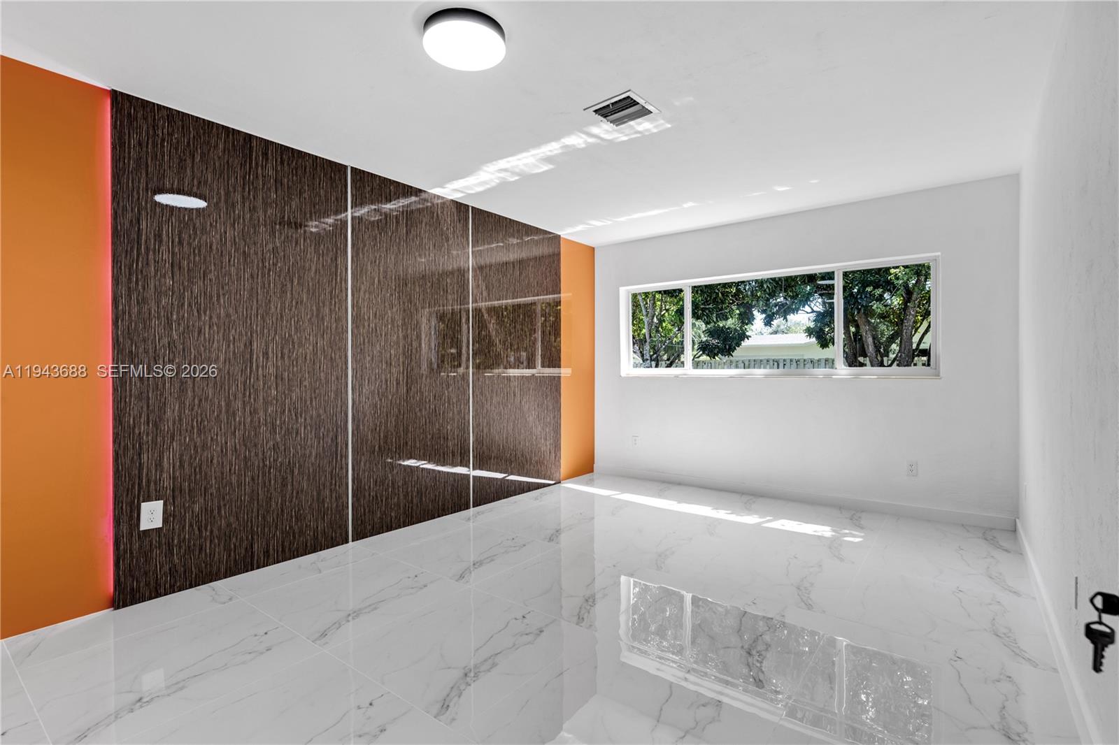 ROCK LAKE - Residential