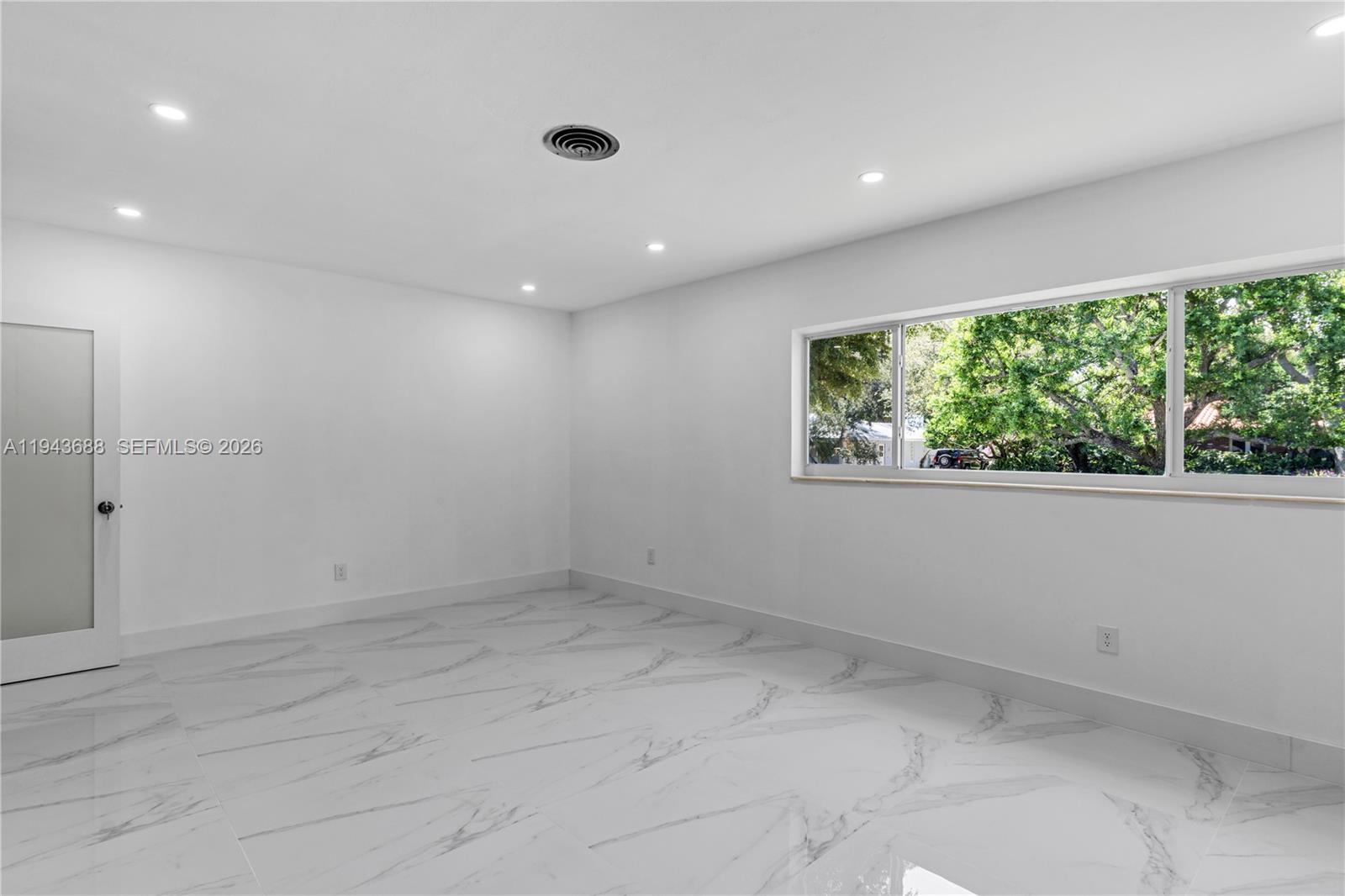 ROCK LAKE - Residential