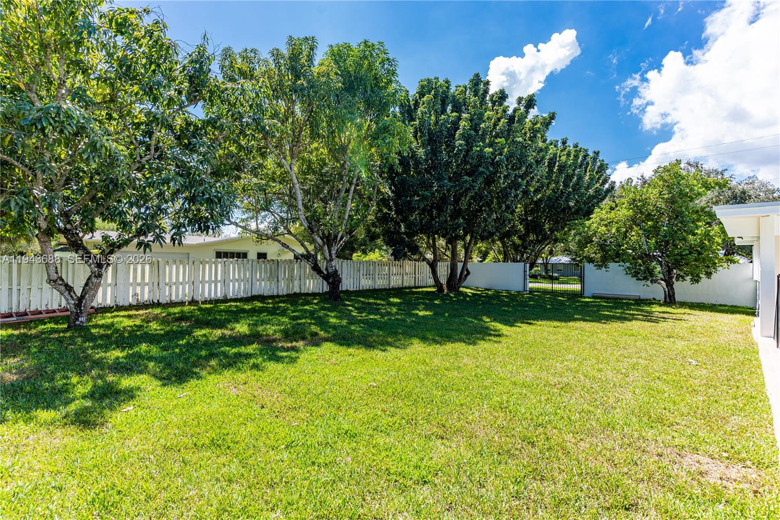 ROCK LAKE - Residential