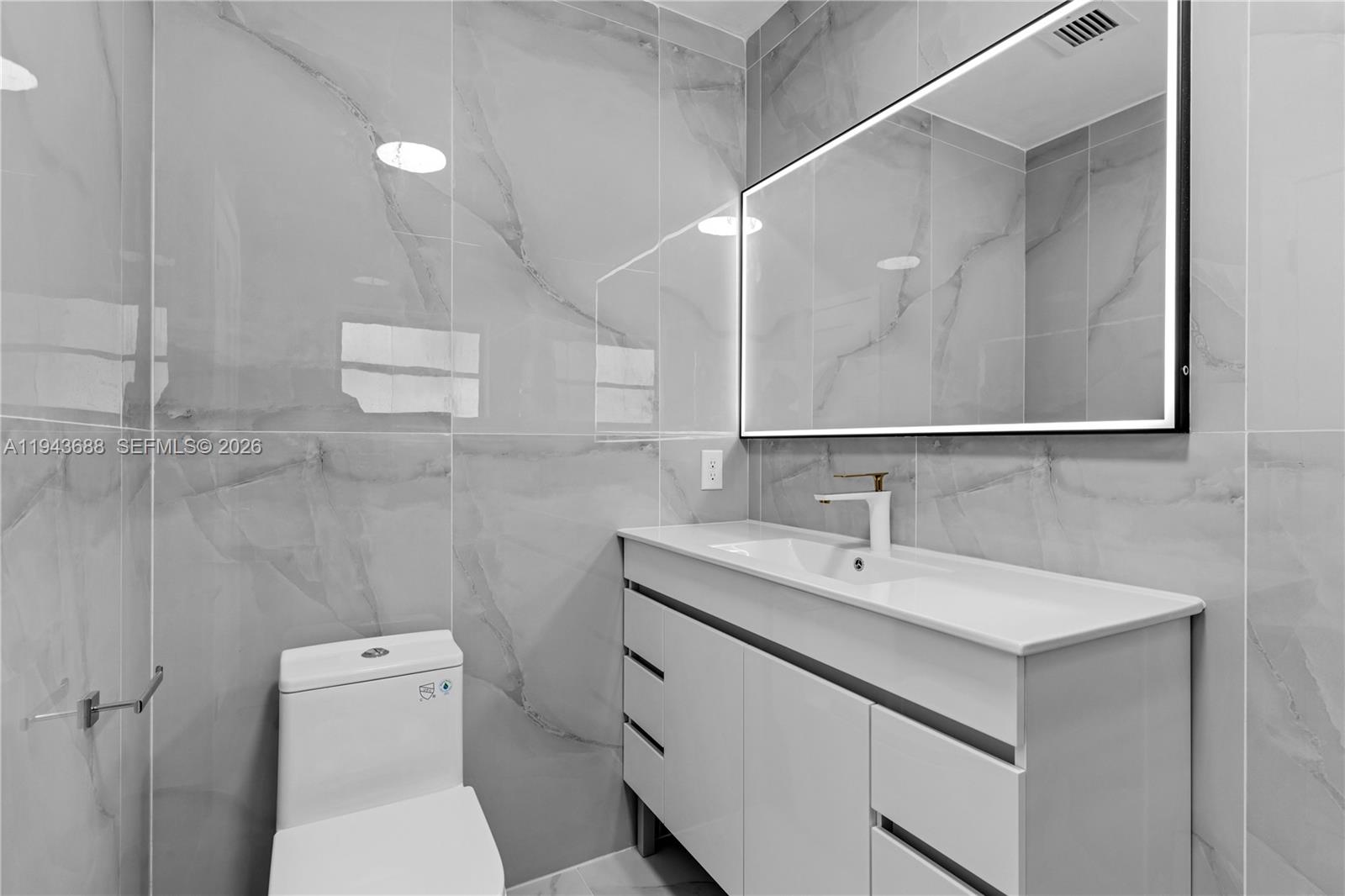 ROCK LAKE - Residential