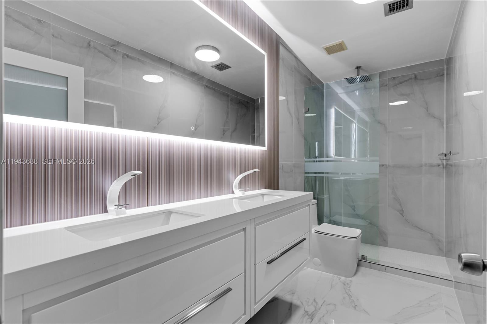 ROCK LAKE - Residential