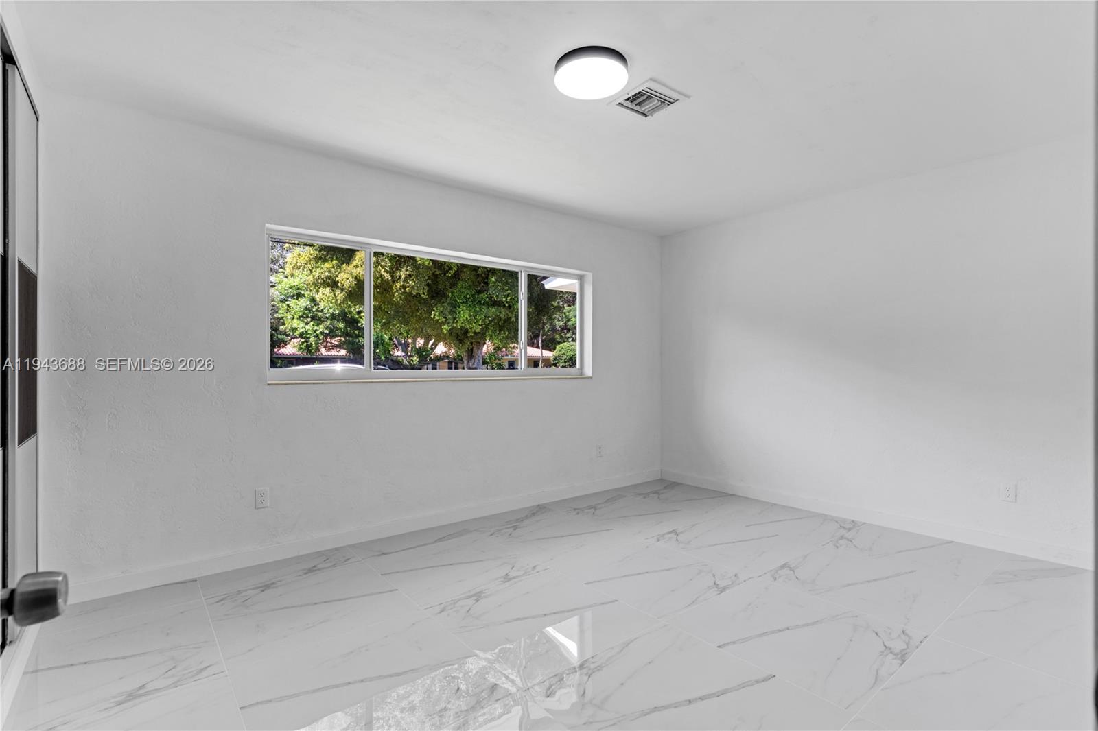 ROCK LAKE - Residential