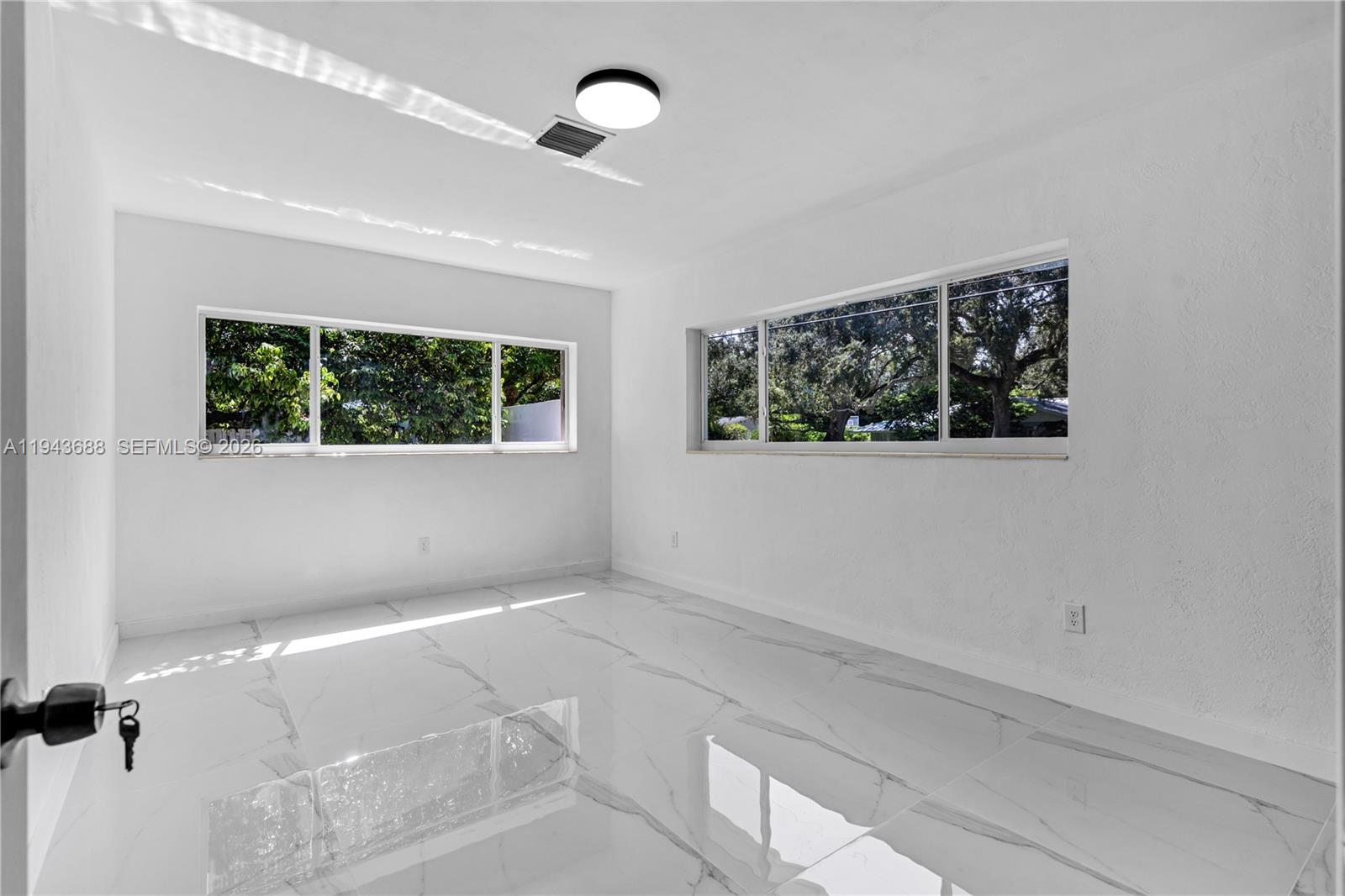 ROCK LAKE - Residential