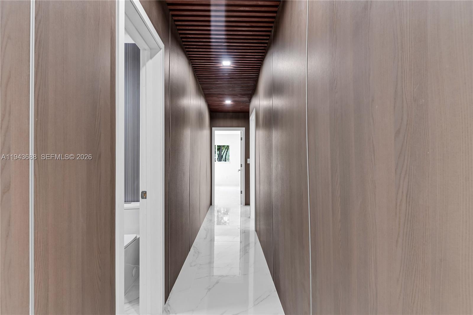 ROCK LAKE - Residential