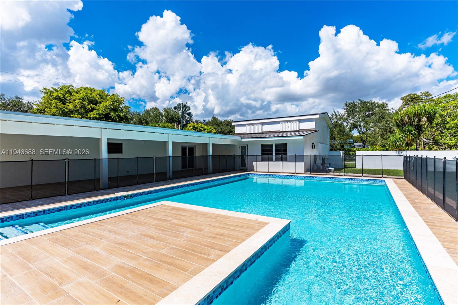 ROCK LAKE - Residential