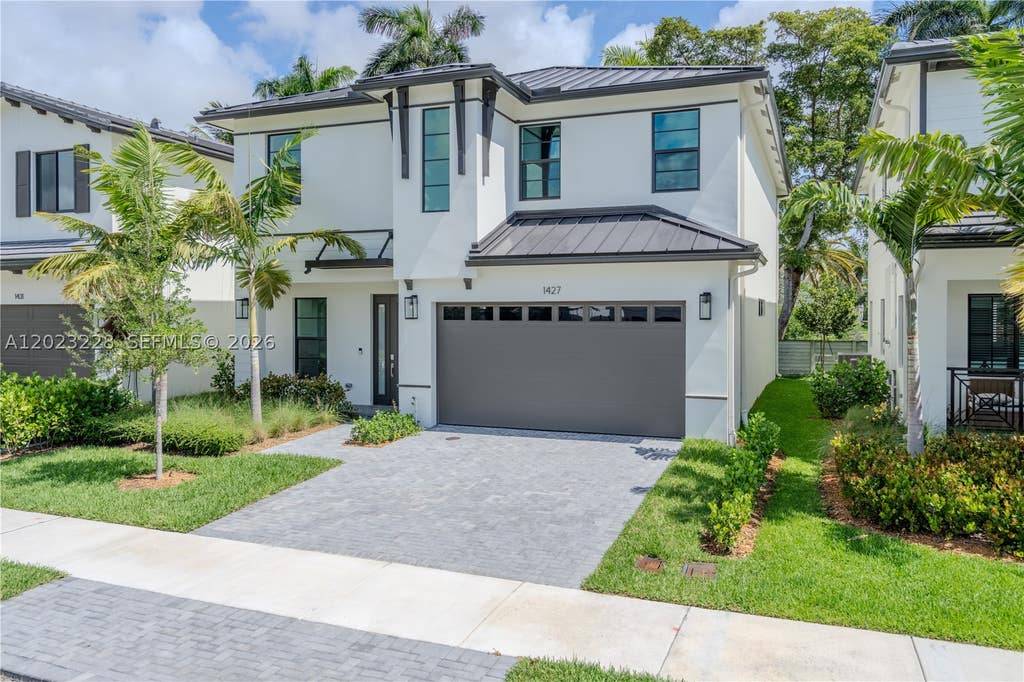 Photo of 1427 SW 23rd St, Fort Lauderdale, FL 33315 (MLS # A12023228)