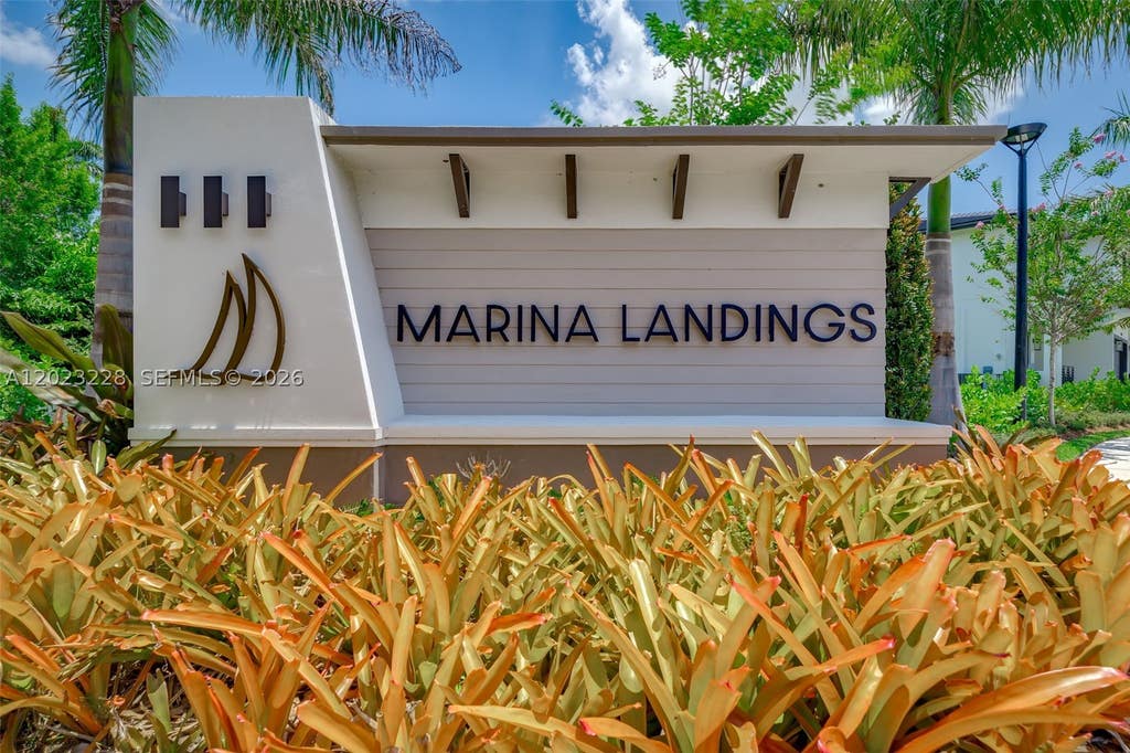 Photo of 1427 SW 23rd St, Fort Lauderdale, FL 33315 (MLS # A12023228)