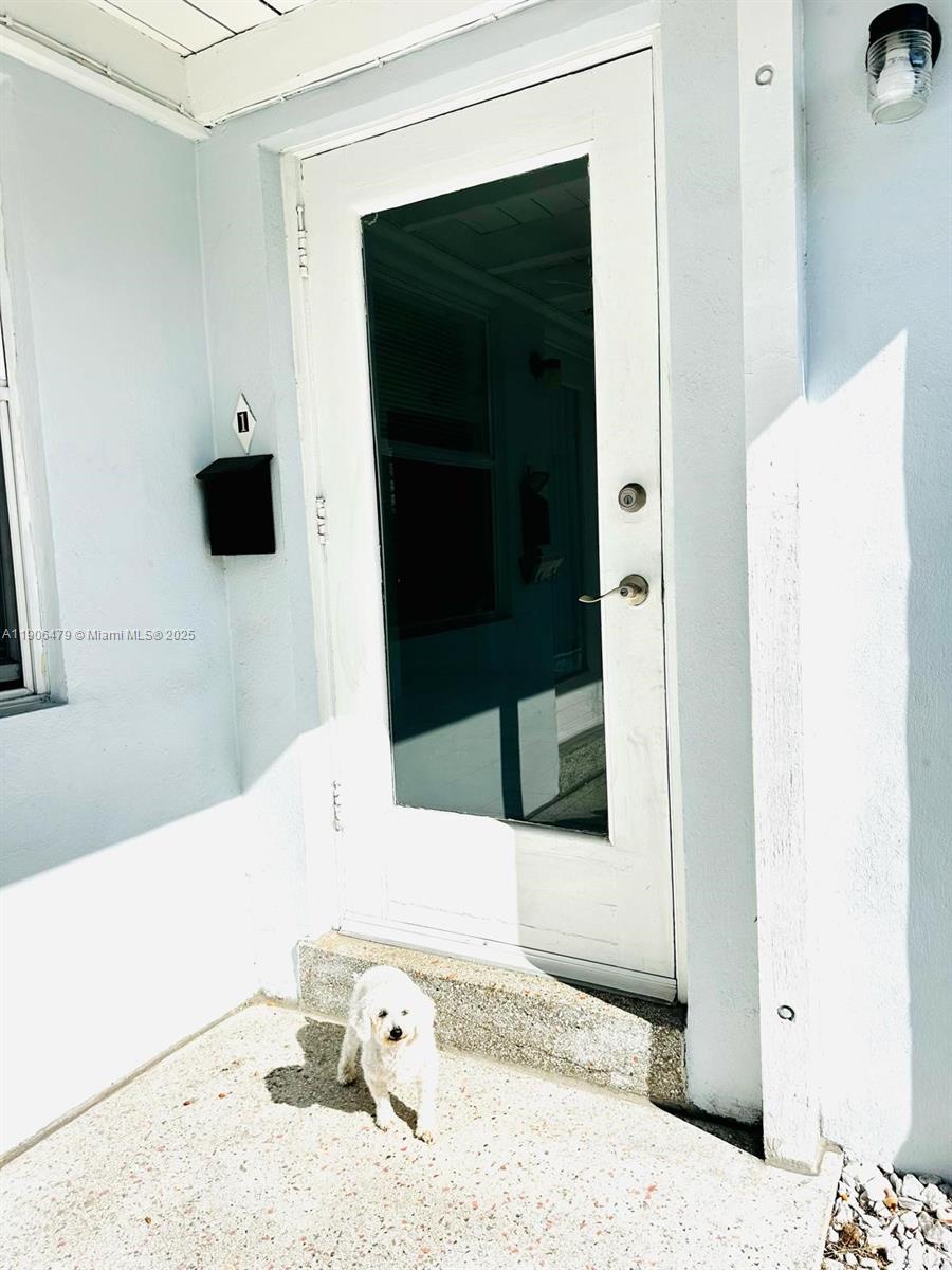 HOLLYWOOD LAWNS - Residential Lease