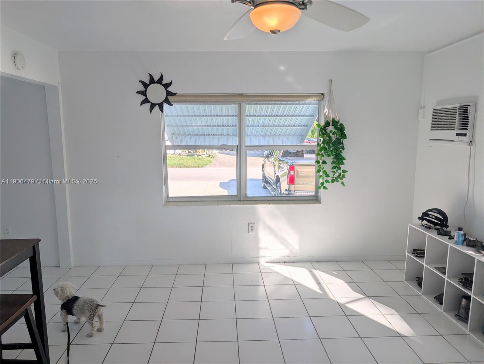 HOLLYWOOD LAWNS - Residential Lease