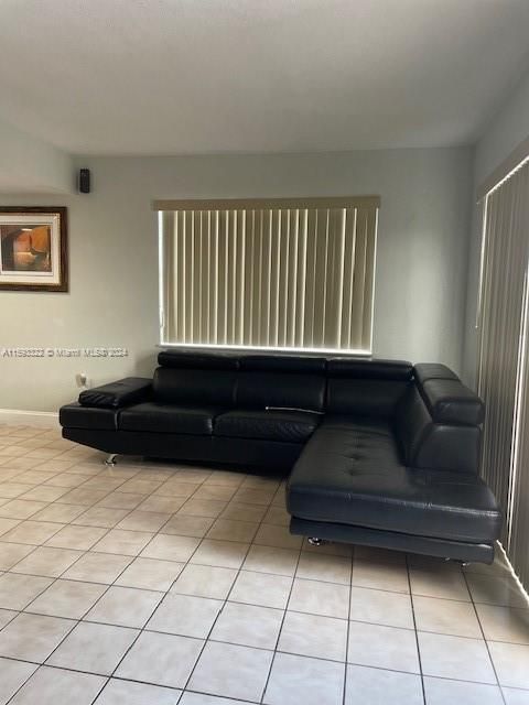 Townhouse in Hialeah FL 6600 2nd Ct 2.jpg