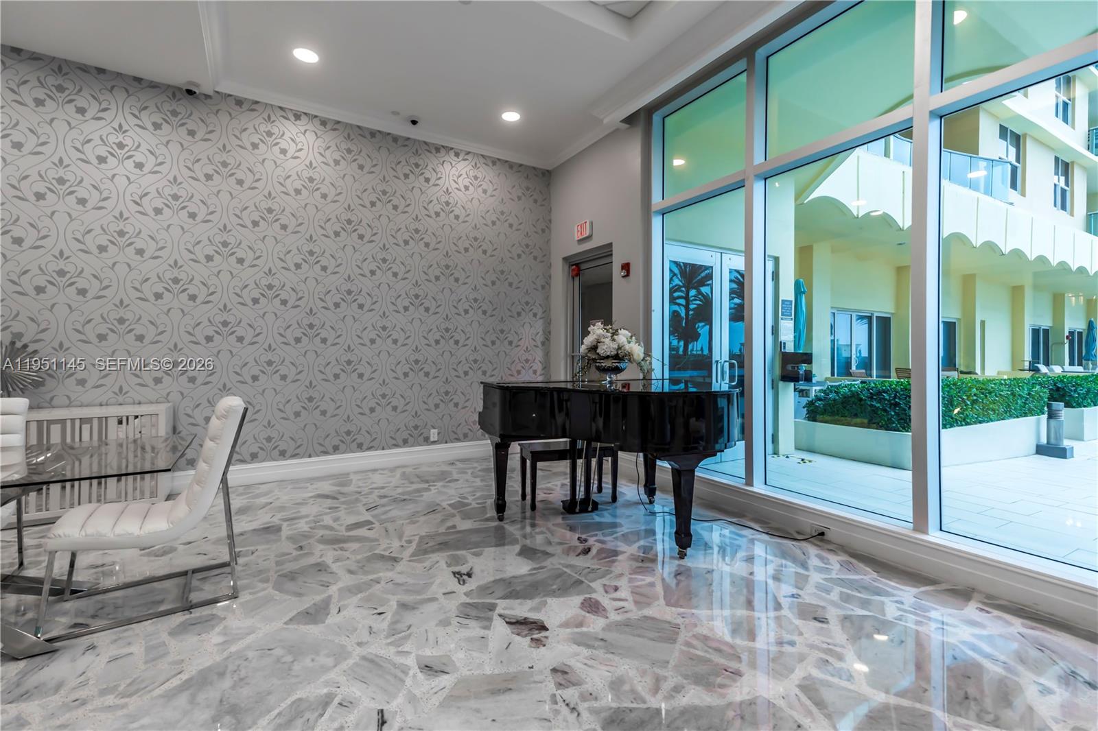 WAVE CONDO - Residential