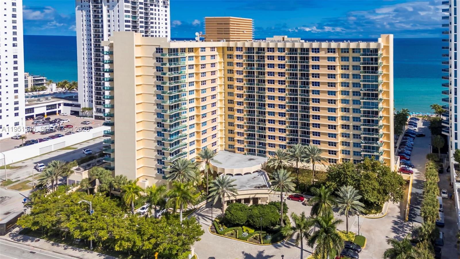 WAVE CONDO - Residential