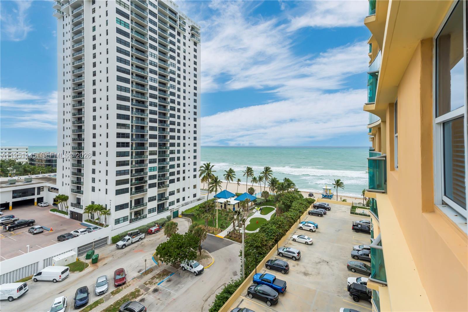 WAVE CONDO - Residential