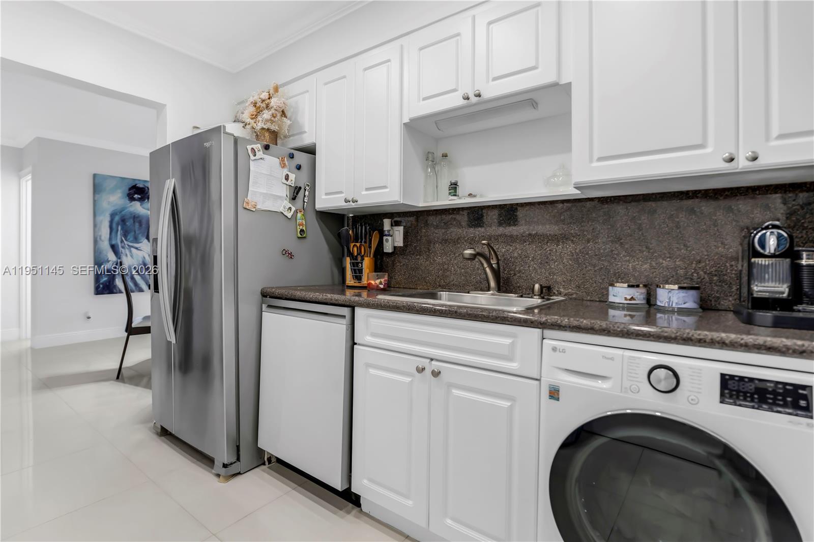 WAVE CONDO - Residential