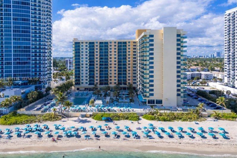 WAVE CONDO - Residential