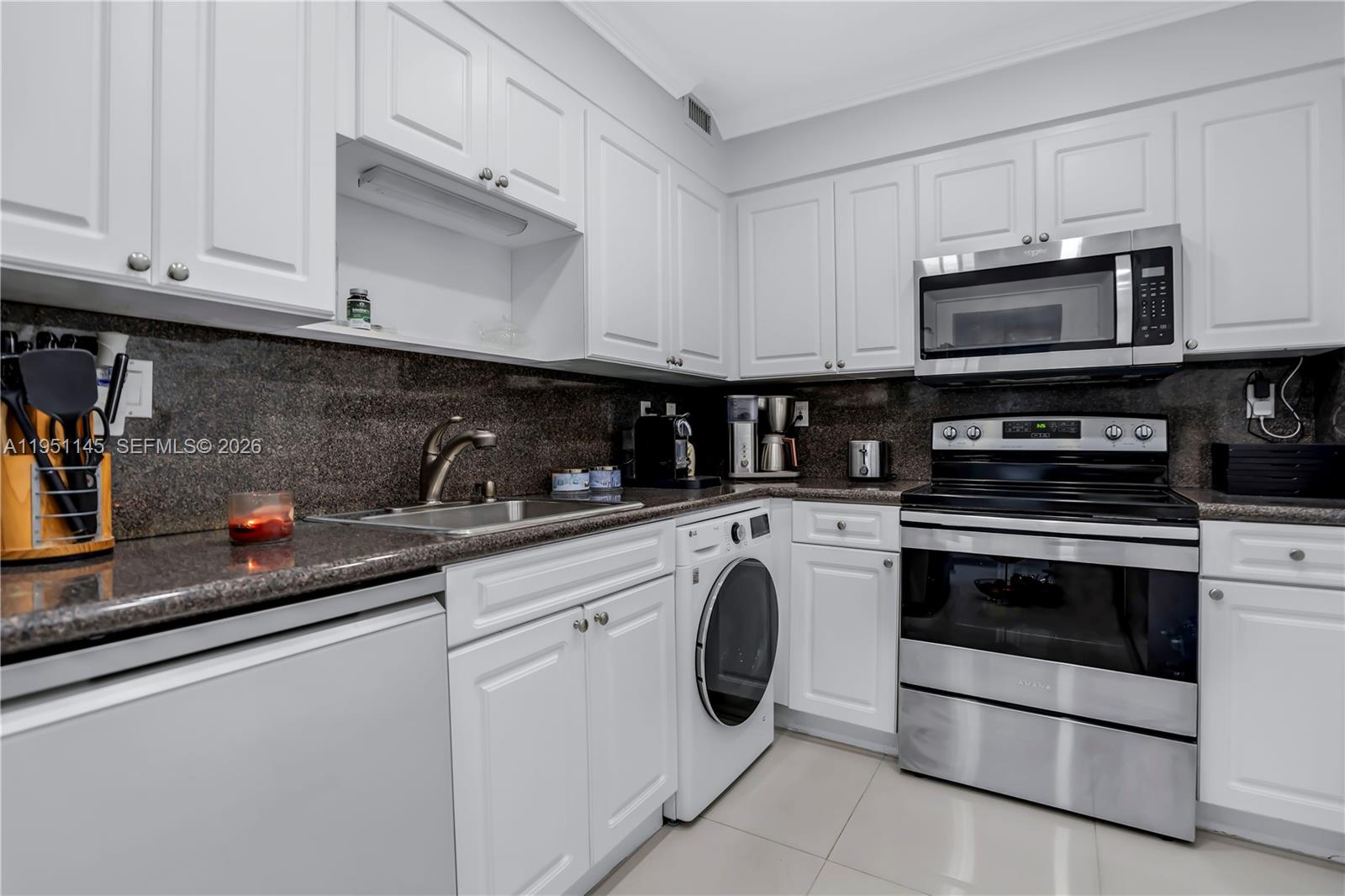 WAVE CONDO - Residential