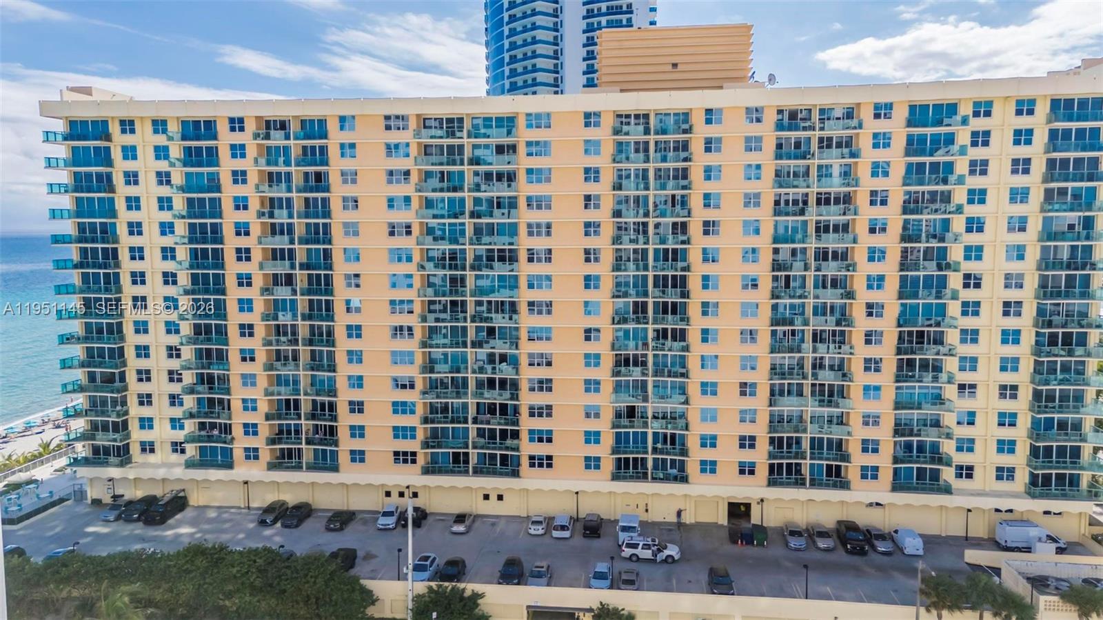 WAVE CONDO - Residential