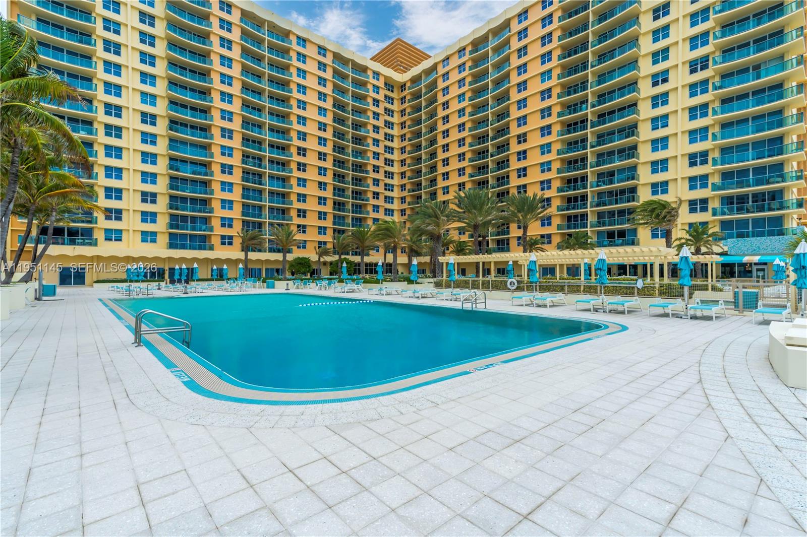 WAVE CONDO - Residential