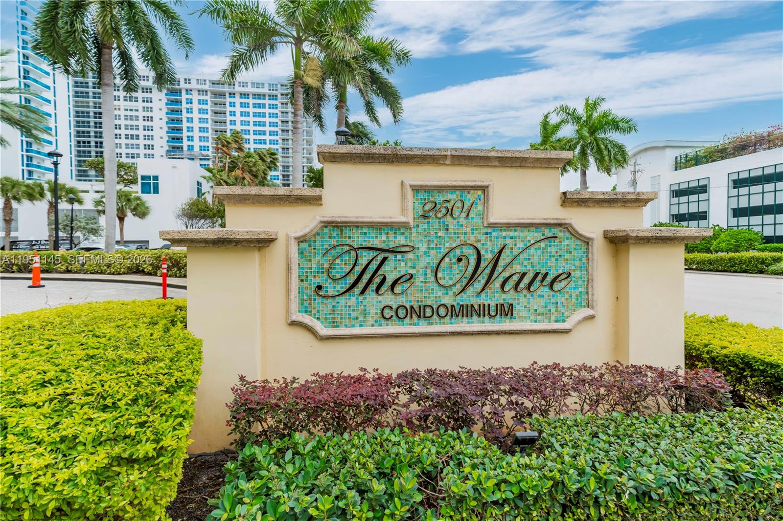 WAVE CONDO - Residential