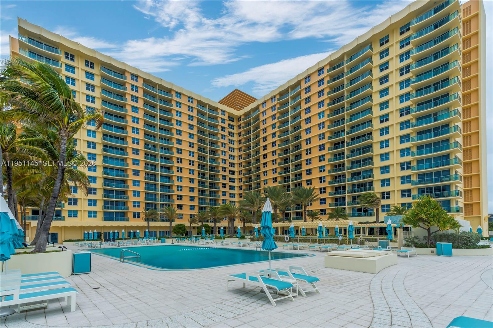 WAVE CONDO - Residential