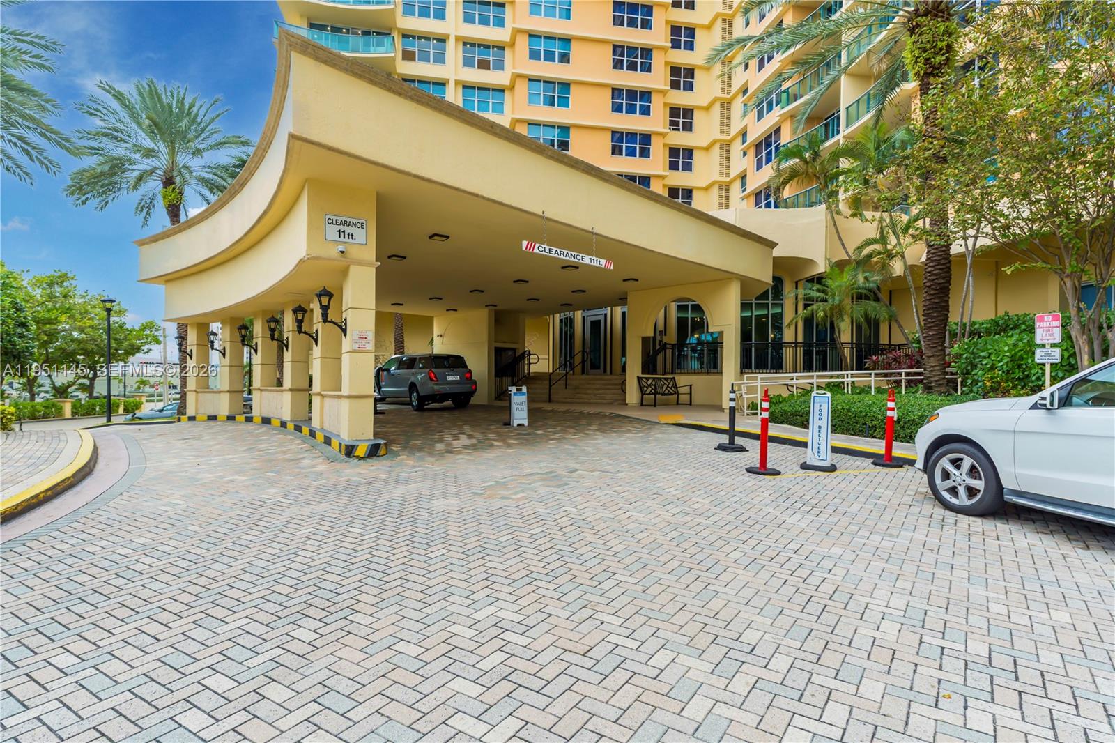 WAVE CONDO - Residential