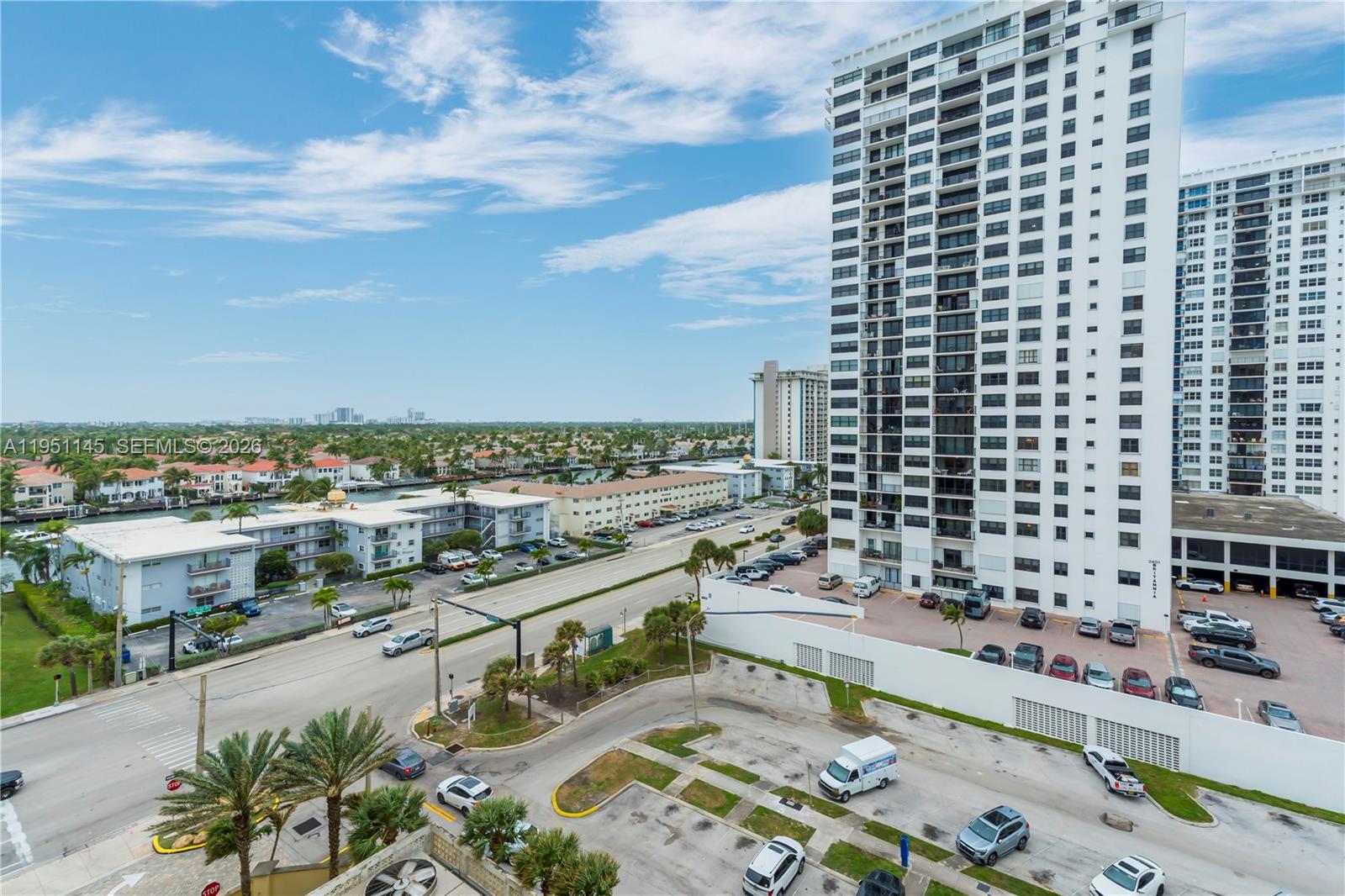 WAVE CONDO - Residential