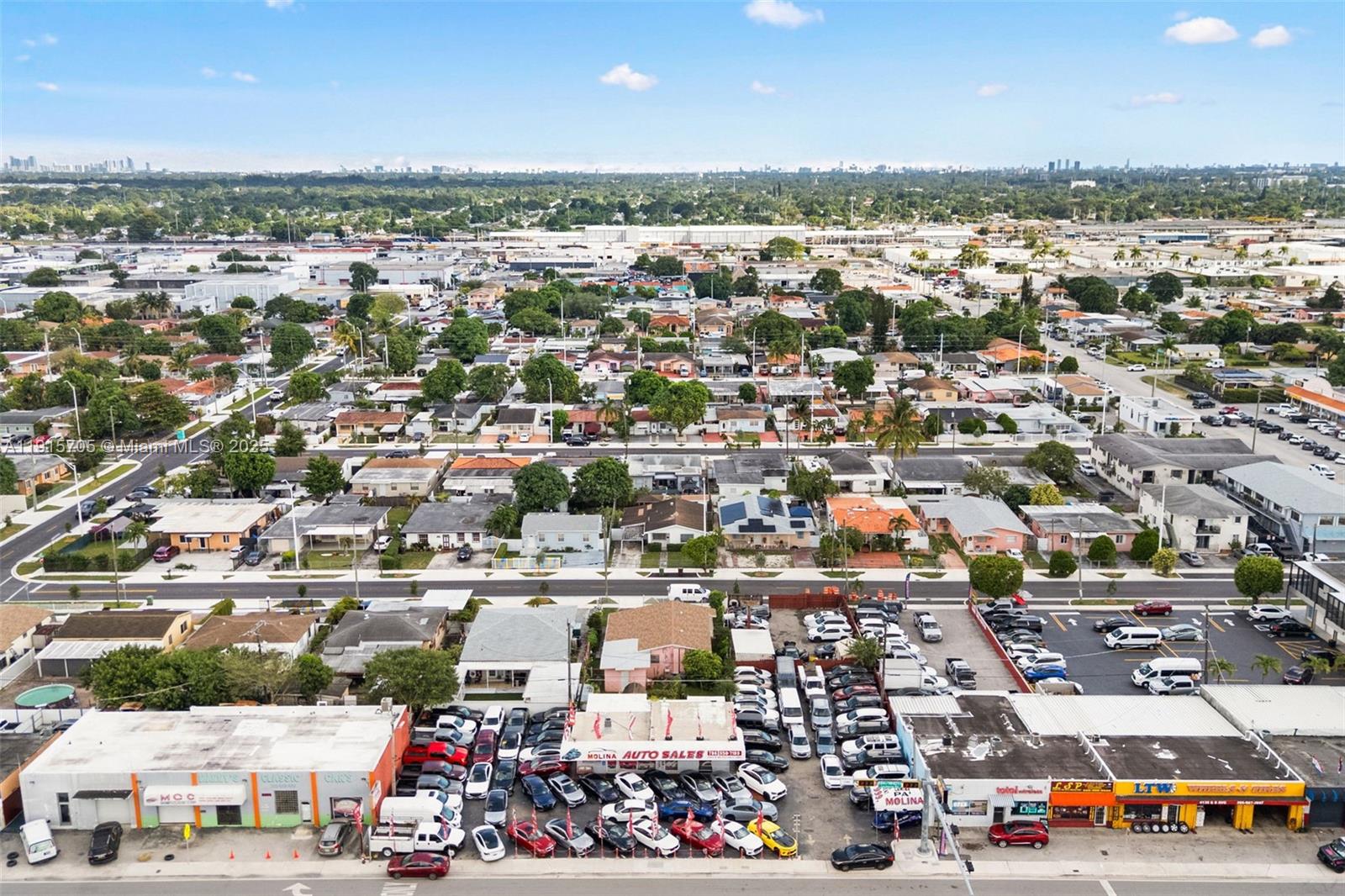 Main image without alt text