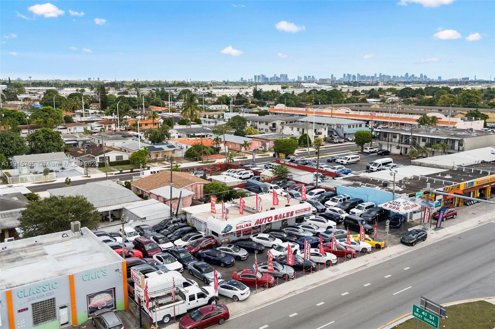 Main image without alt text