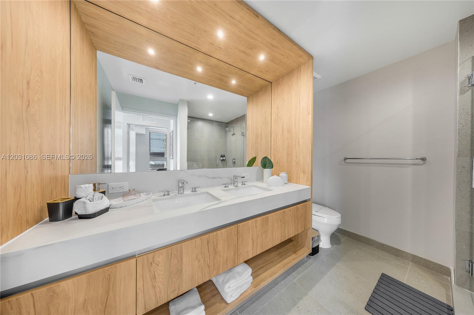 11 NE 6th St 301
