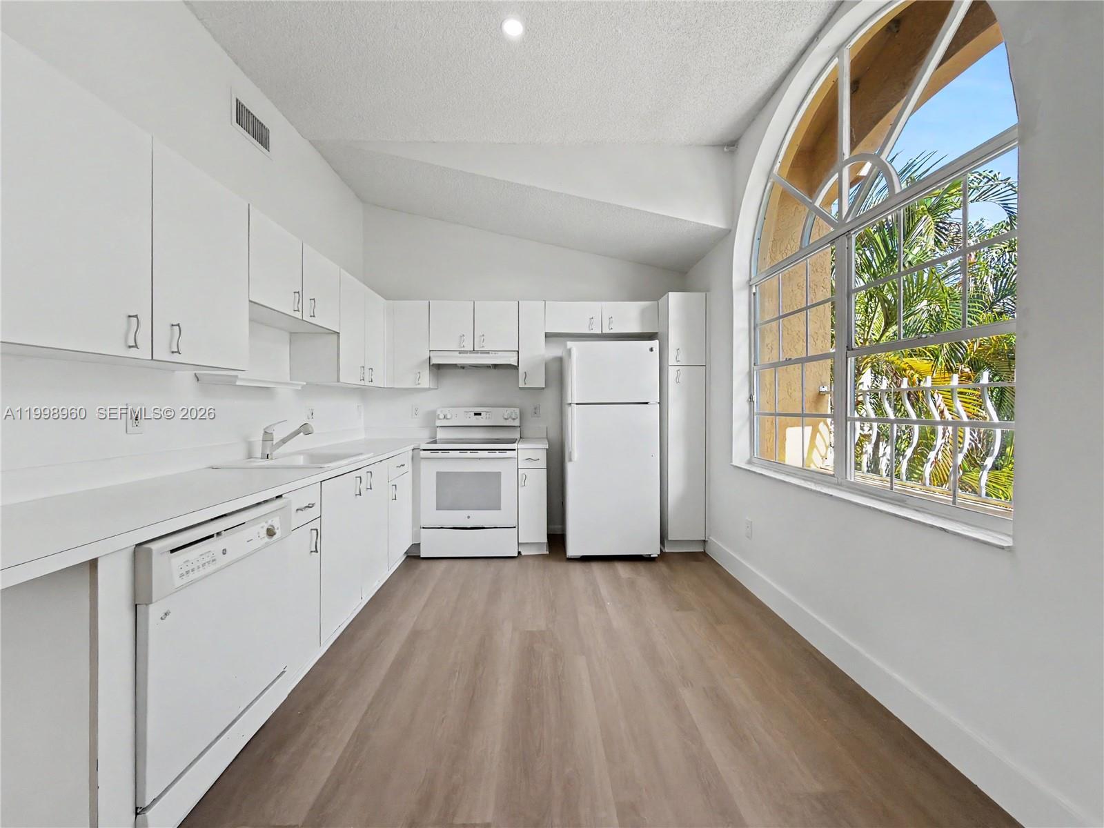 WINDY POINTE CONDO NO 63 - Residential