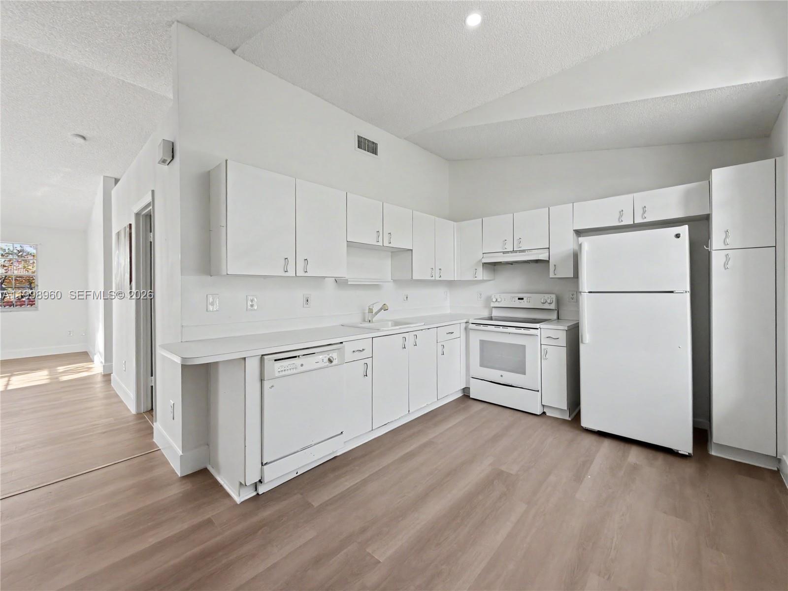 WINDY POINTE CONDO NO 63 - Residential