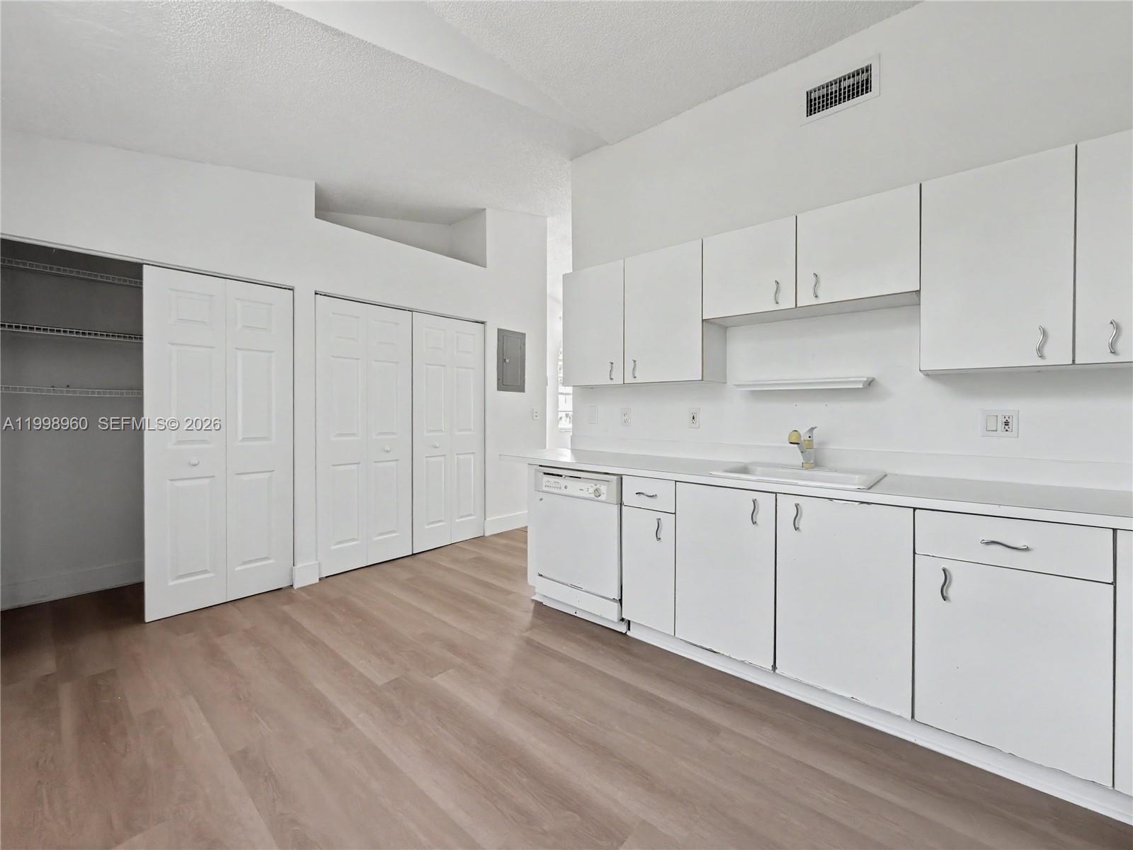 WINDY POINTE CONDO NO 63 - Residential