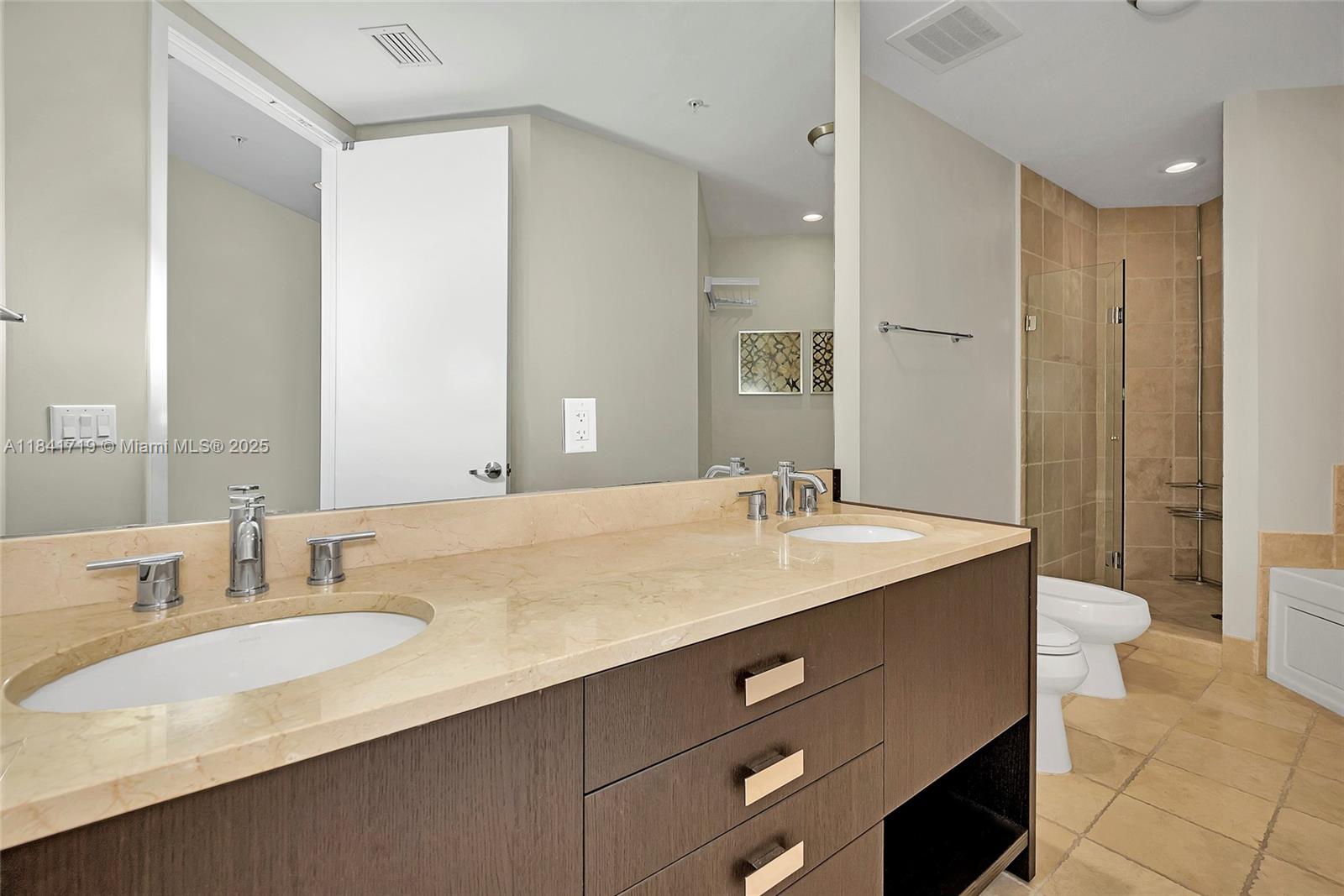 TRUMP ROYALE CONDO - Residential