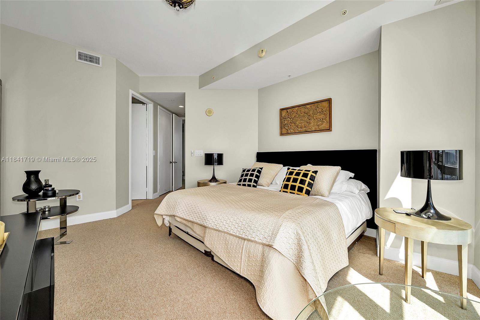 TRUMP ROYALE CONDO - Residential