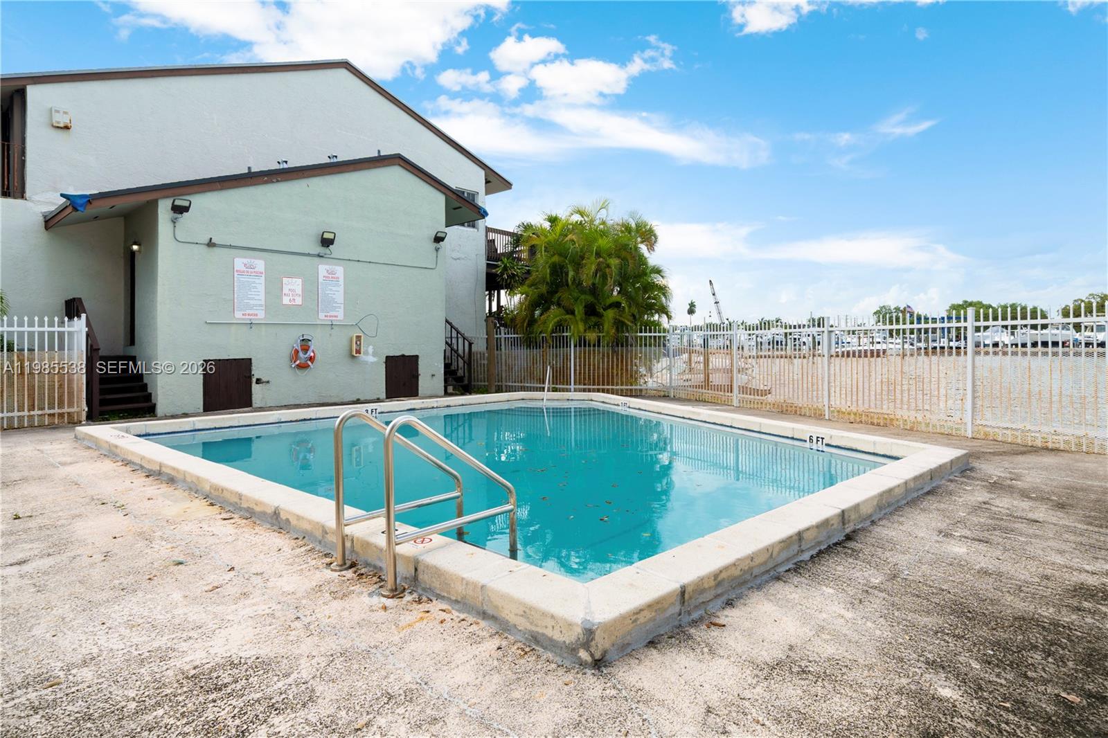 RIVER CLUB TOWNHOUSE COND - Residential