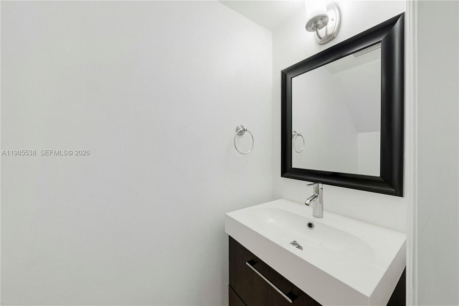 RIVER CLUB TOWNHOUSE COND - Residential