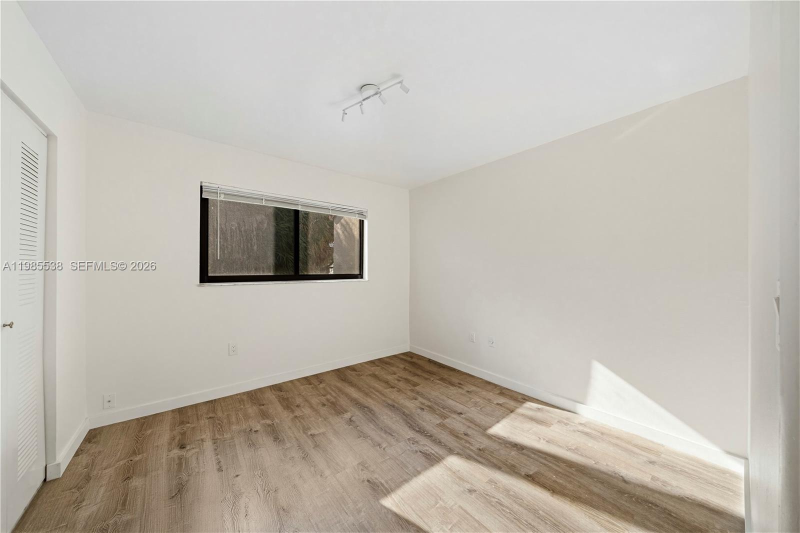 RIVER CLUB TOWNHOUSE COND - Residential