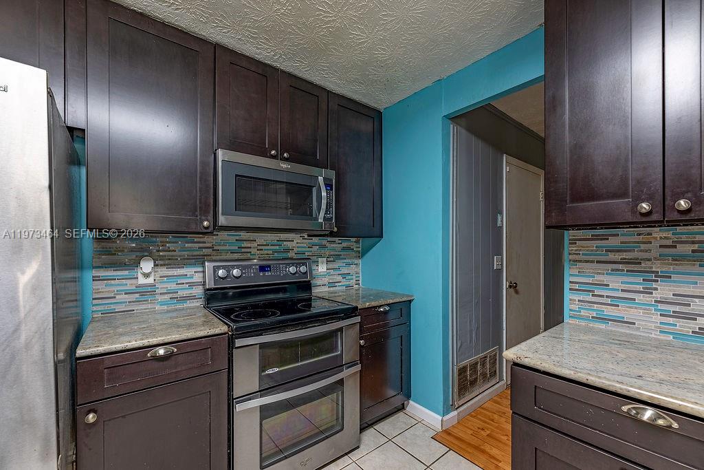 SAN JOSE MANOR UNIT 04 - Residential