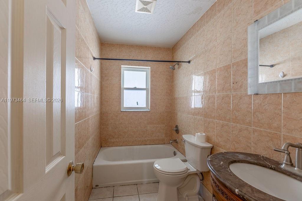 SAN JOSE MANOR UNIT 04 - Residential