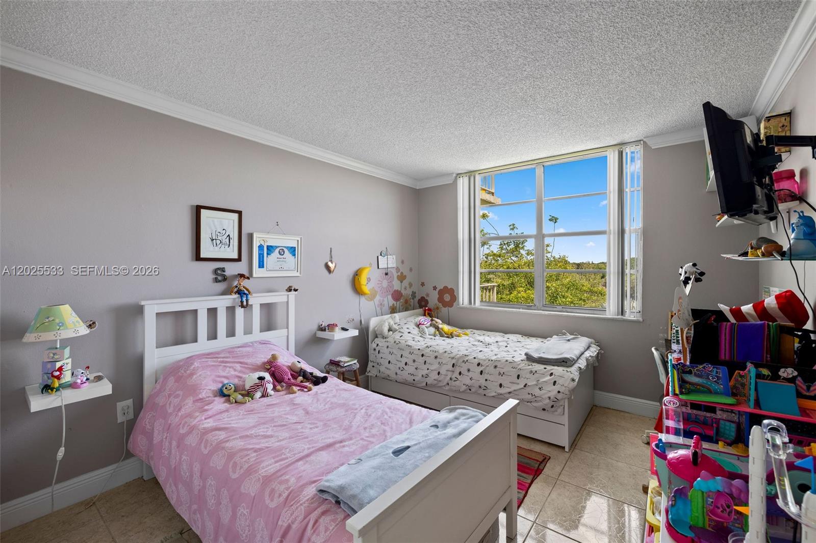 VILLAGE AT THE FALLS COND - Residential