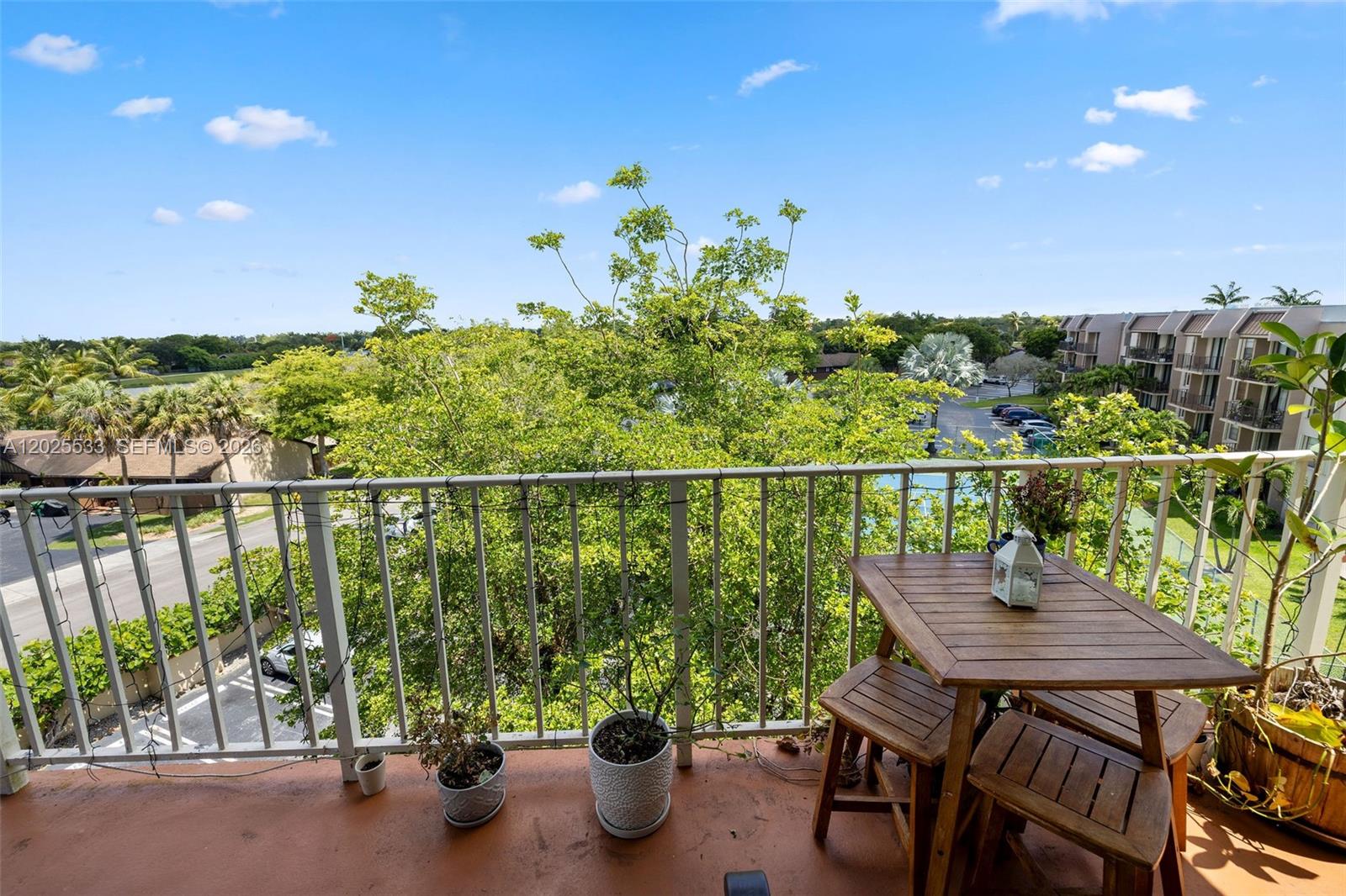 VILLAGE AT THE FALLS COND - Residential