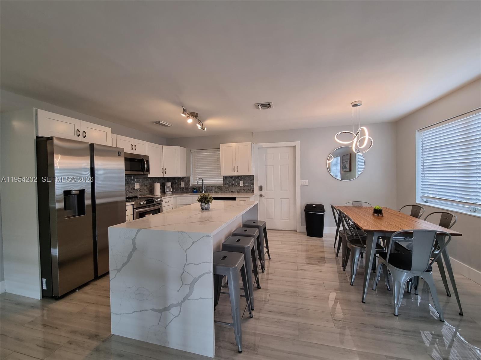 TROPICAL HAVEN - Residential