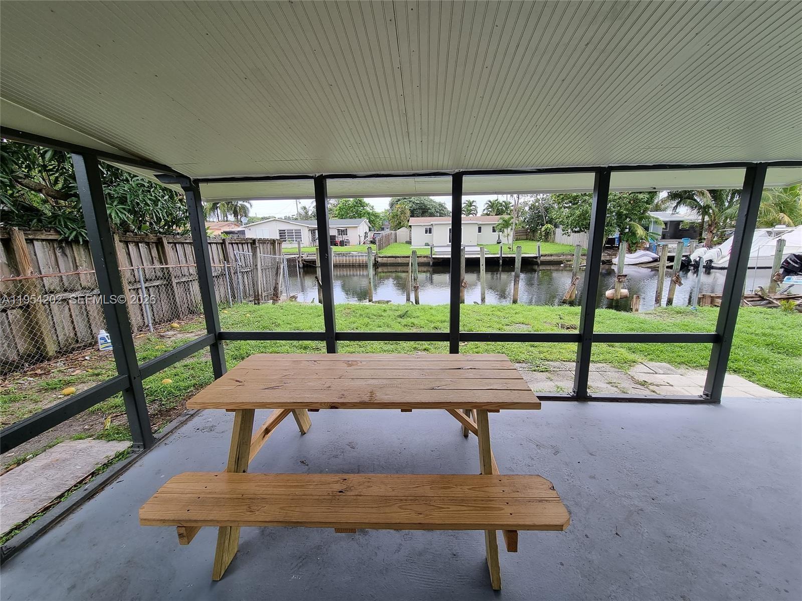 TROPICAL HAVEN - Residential